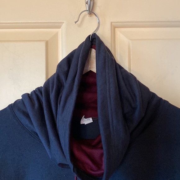 VA TECH Long-sleeve Loose Top With Neck Gaiter Size XL - Picture 2 of 7